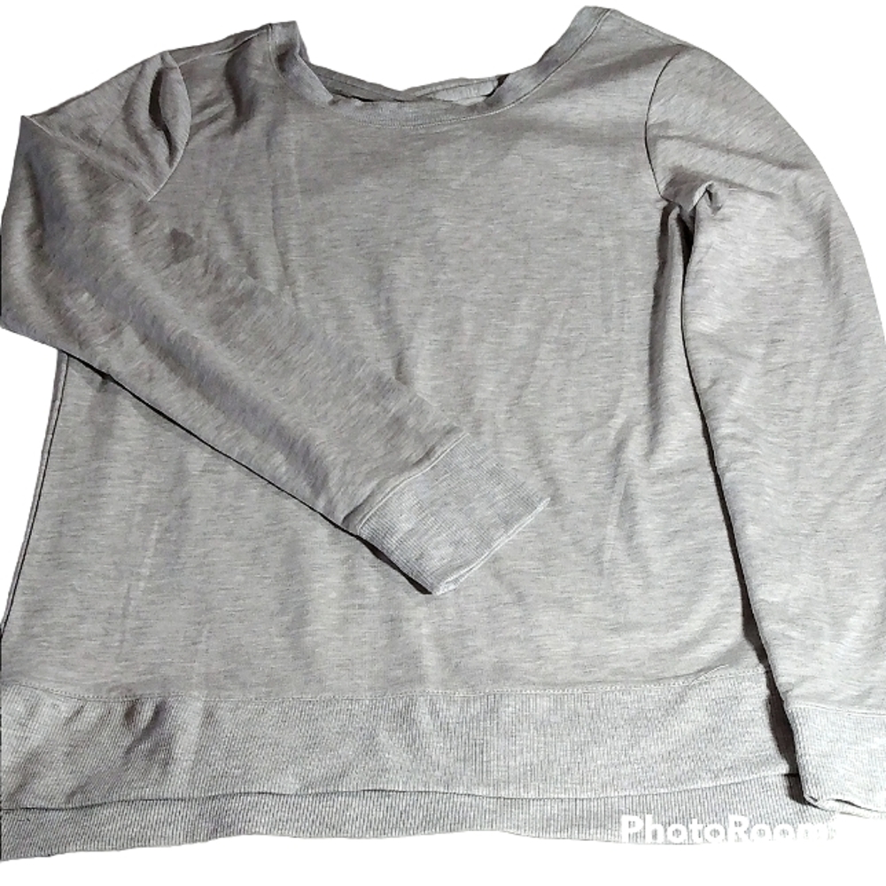 Yogalicious grey long sleeve pullover, M